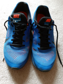 black nike trainers size 8